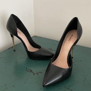 Aldo size 7.5 black pumps with gold heel